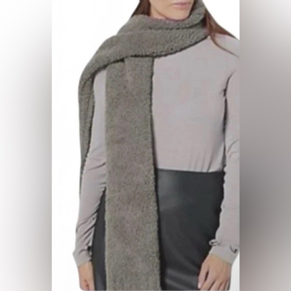 Barefoot Dreams CozyChic PomPom Beanie & Scarf Set - NWT - Charcoal Plush Set